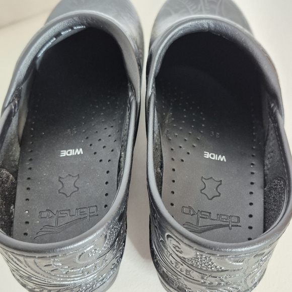 Dansko Professional Black Tooled Leather Clog - Size 9W - Picture 10 of 14